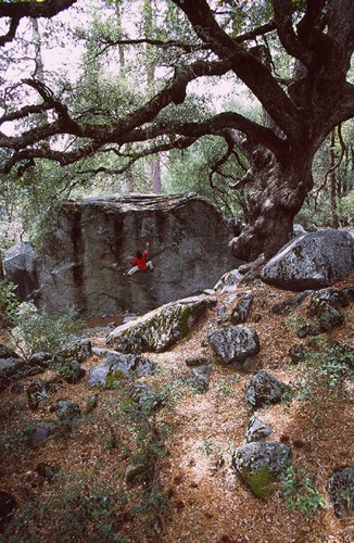 Ron Kauk on Thriller &#40;V10&#41;, Yosemite Valley.