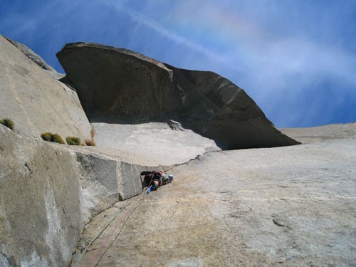 Hans Florine on The Great Roof wearing the Petzl Elios helmet.