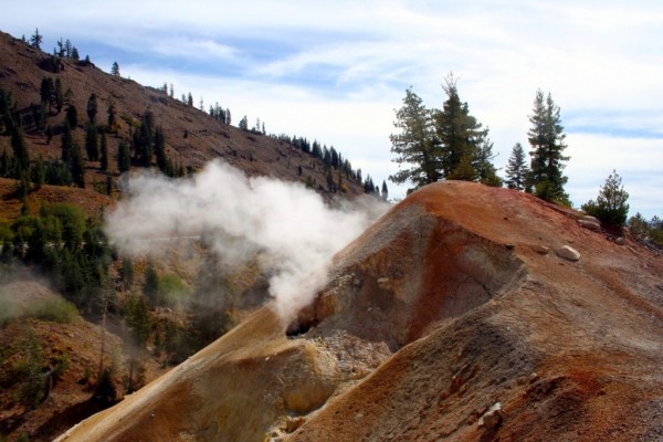 Roadside sulfur steam vents - Lassen Volcanic Park