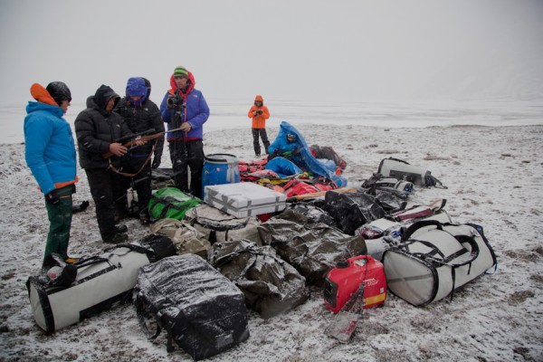 &#40;c&#41; Matteo Mocellin / tnf <br/>
getting ready to set up basecamp a...