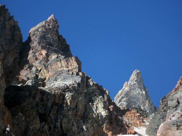 Pemmican Pillar &#40;left&#41; and Teepe Pillar rising above Dike Col.