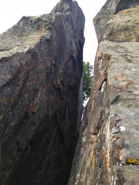 A nice chimney which finishes up with a finger crack!