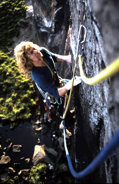 Bob Smith on Birdlime Traverse, a Dolphin classic.