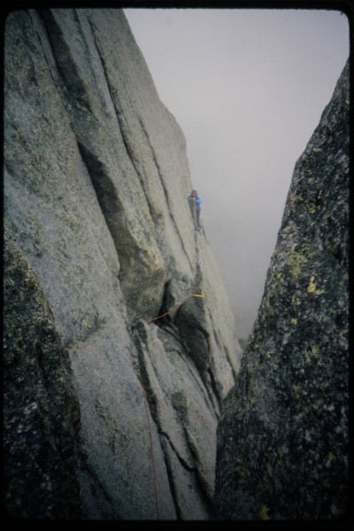 Jeff traversing around the side of the ridge on the exfoliation crack.