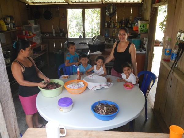 Blanca and family pealing beans