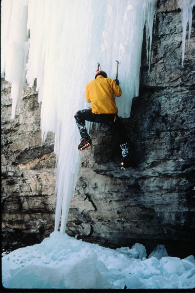 Yer loyal scribe working out the first moves to get on the ice.