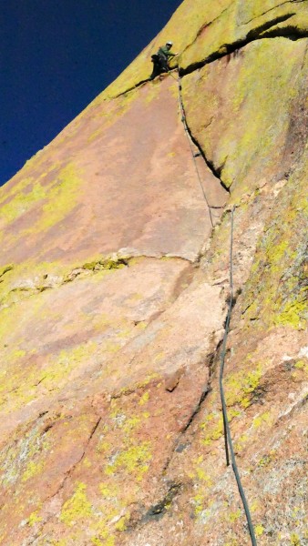 Bela surmounts the crux of pitch 4 on Mystery of the Desert