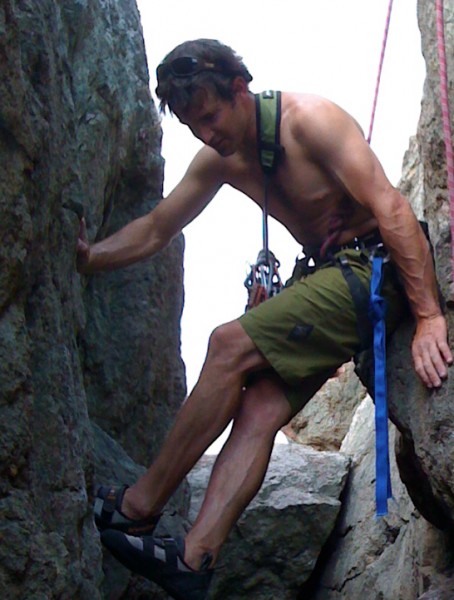 Chris Van Lueven chimneying at Split Rock, Ring Mountain.